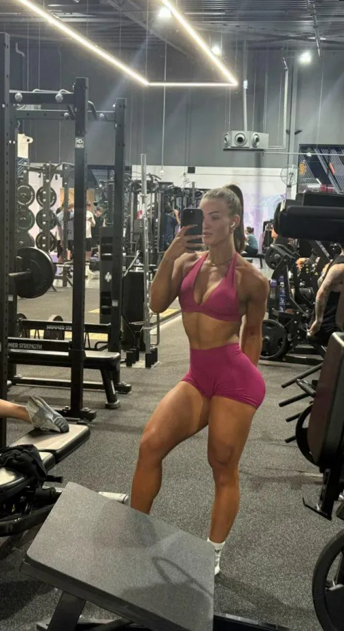 I wish more guys liked muscular women