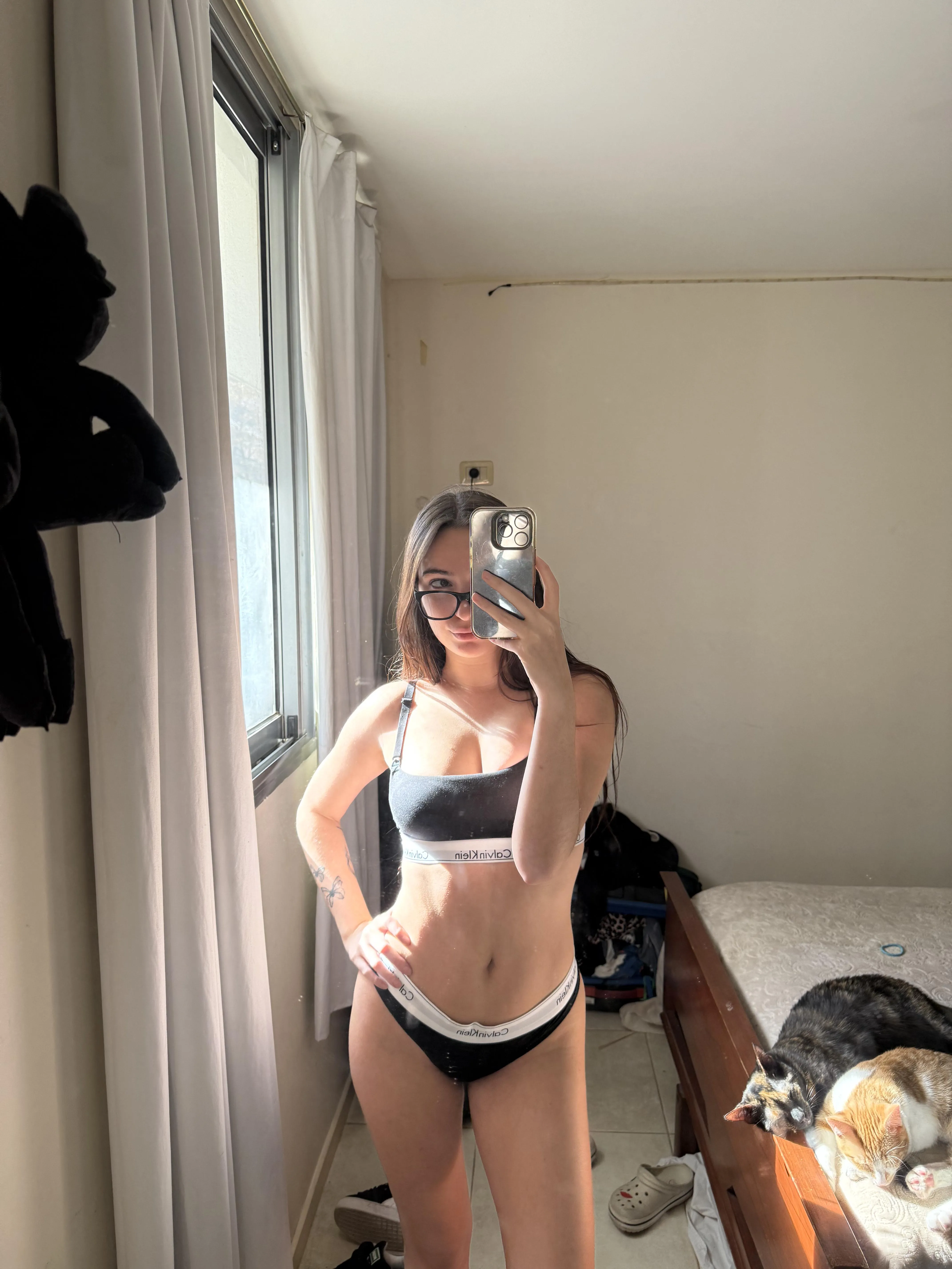 If you caught your step sis selfie like this what would you do?