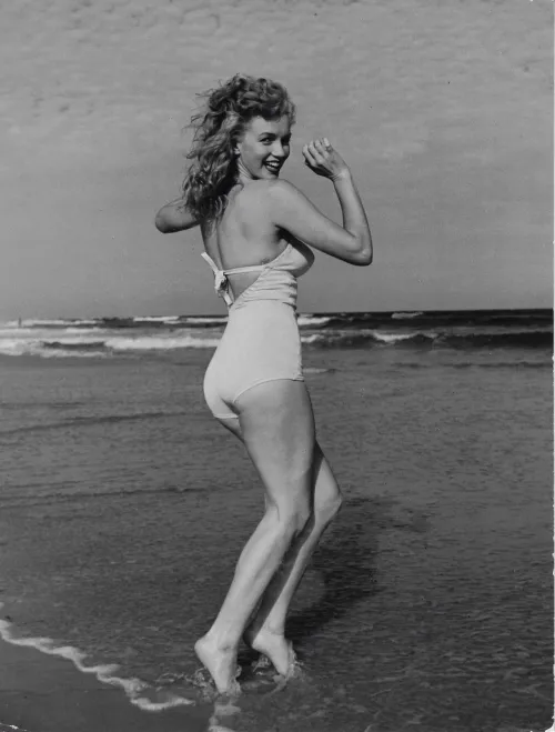 Marilyn Monroe, Tobay Beach, New York (1949)