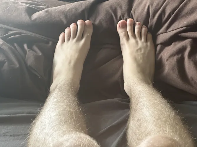 Morning boys👏 let’s start the week good by making your bank as empty as your brain when you see my feet🤑😂😂