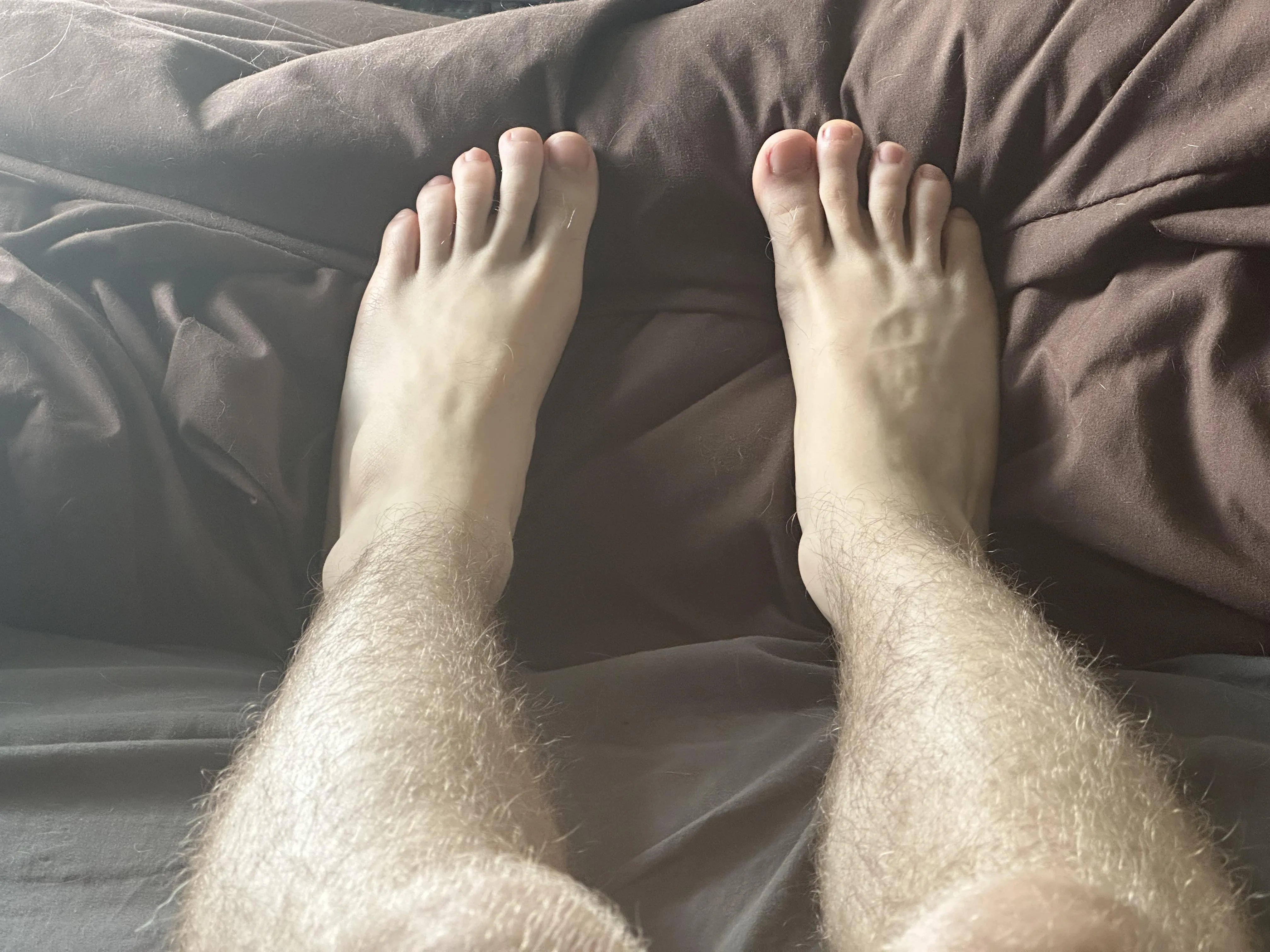 Morning boys👏 let’s start the week good by making your bank as empty as your brain when you see my feet🤑😂😂