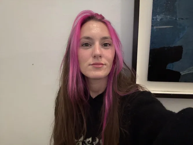 My pink hair is back!