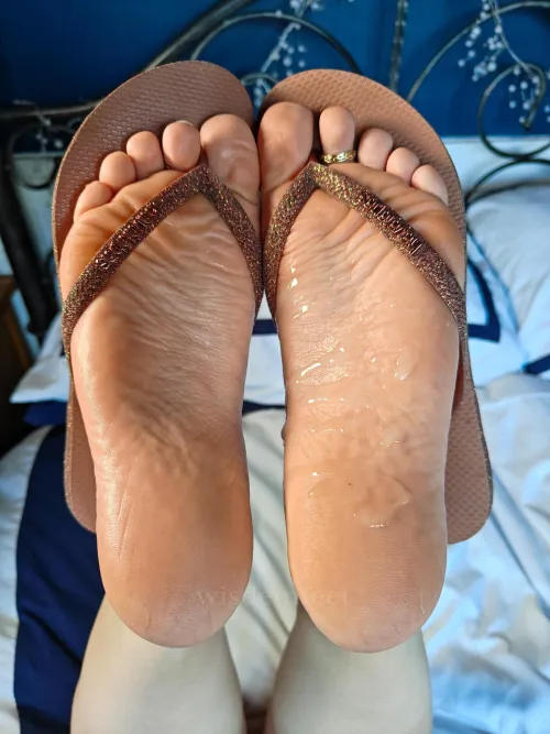 POV: I let you cum on my soles before going out to meet my girlfriends 🤭
