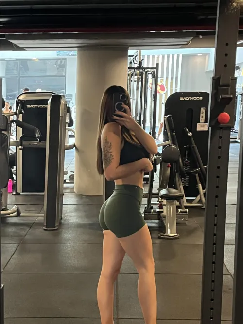 Wanna spot me… or just watch me from behind again?