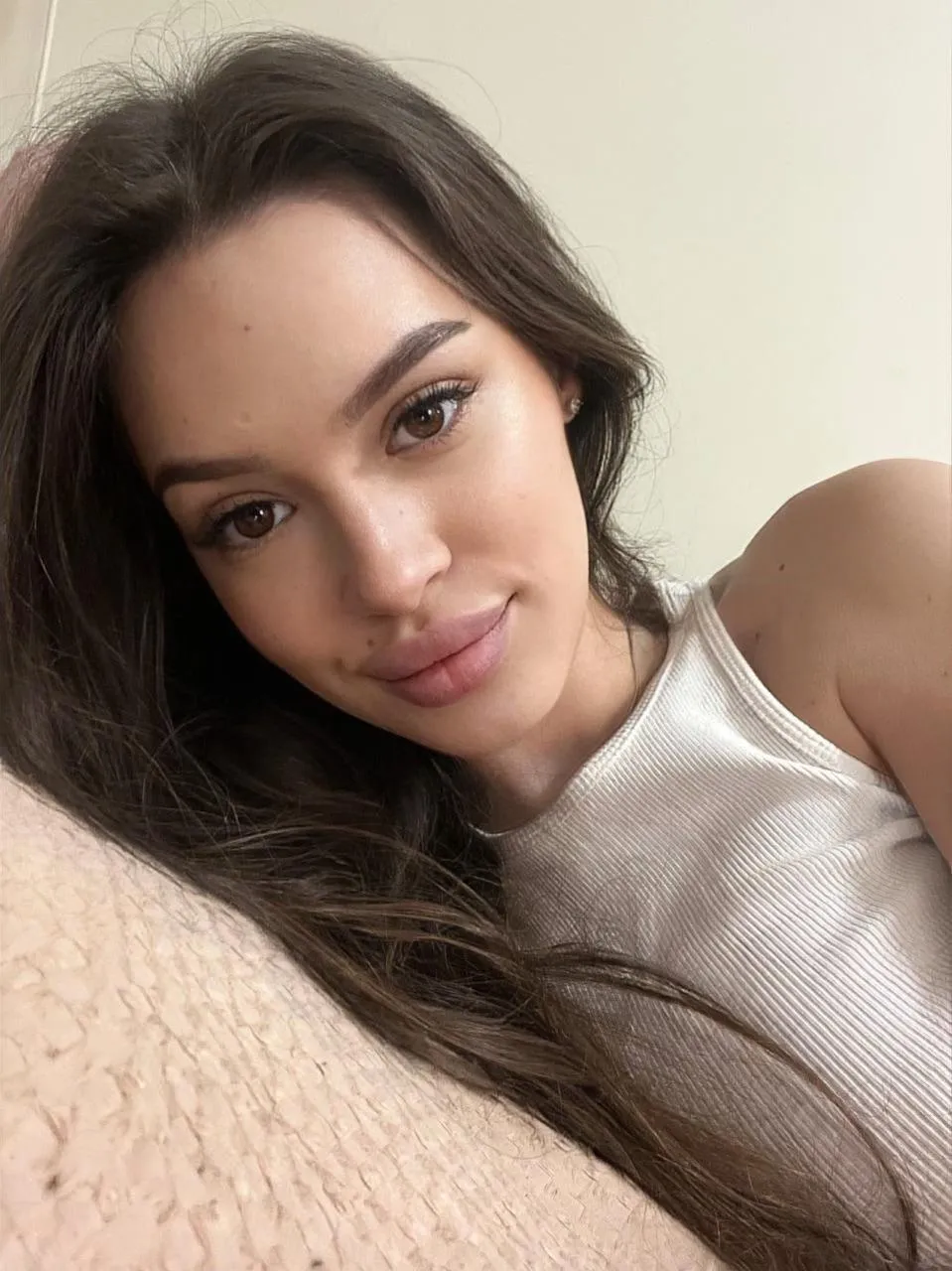 Who wants a good girl CHEECK COMDENTS