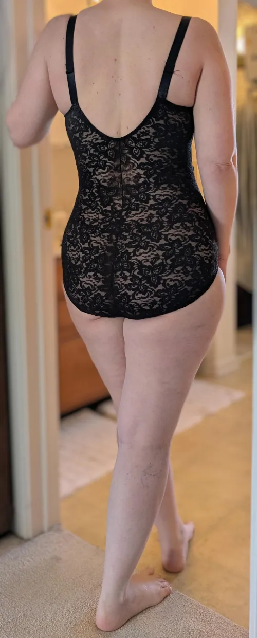 Wifebutt in a bodysuit for church