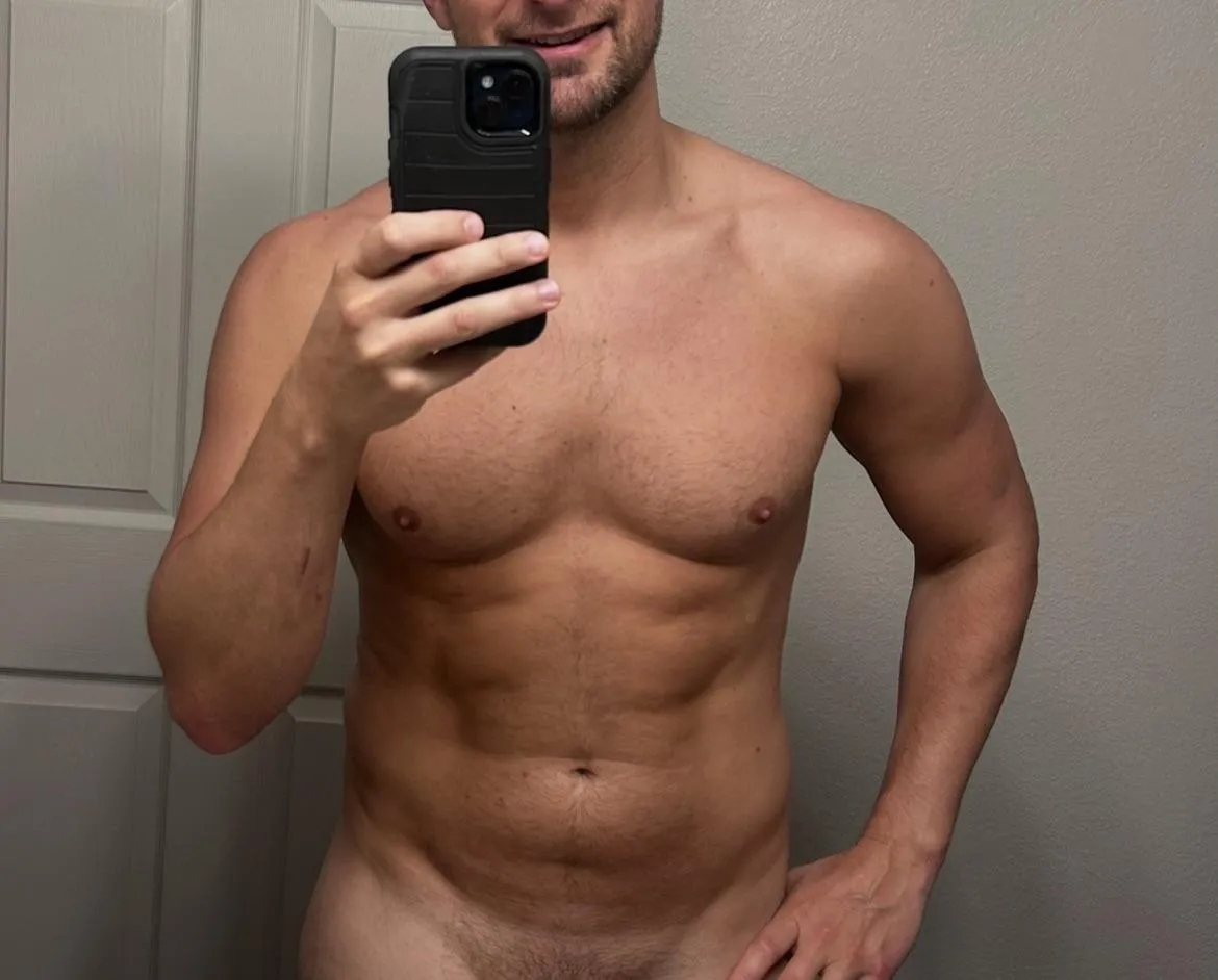 37m 4 mf/f hosting in N. Phoenix or traveling. Looking for a fun couple this weekend.