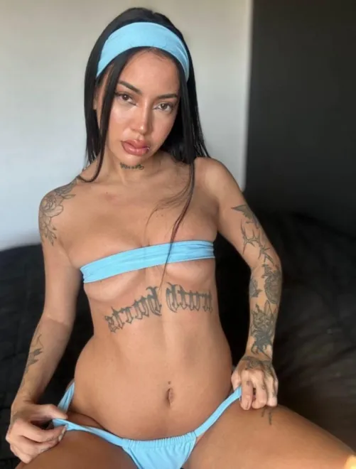 are you the hands on type or do you use your mouth to please?