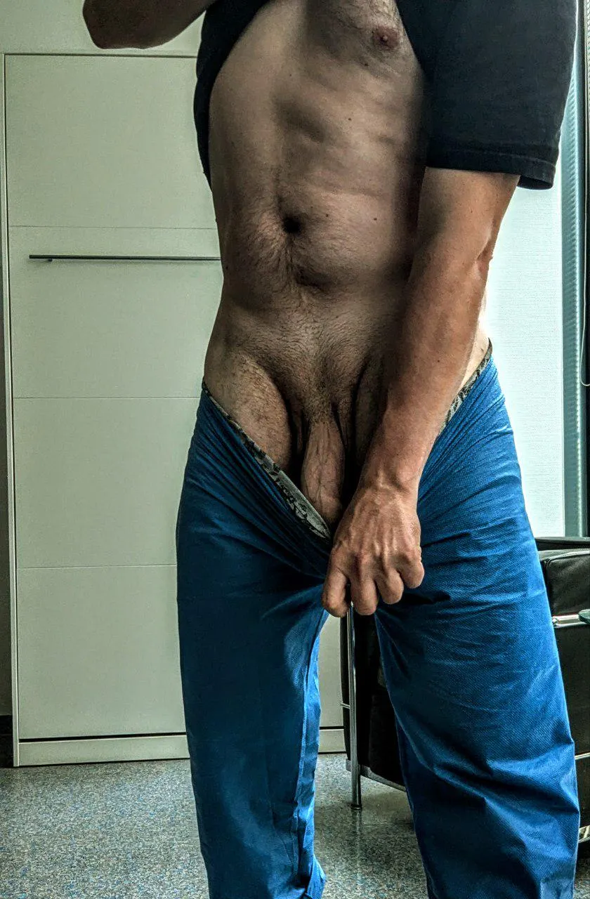 Quickly get out of clothes (39m)