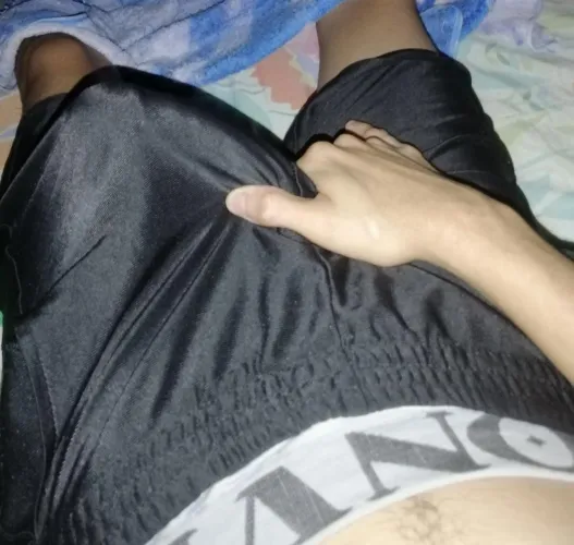 [25] I love busting in bball shorts hmu