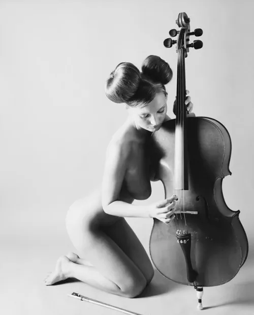 A beauty crowned with two massive buns