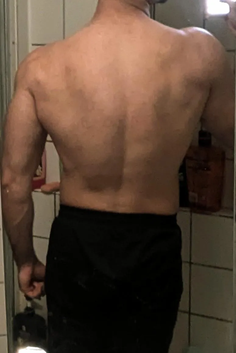 Here's today's teaser for my basic fans - some back shots without revealing too much. Find all my content and more on Fansly https://fansly.com/Adem1ek/