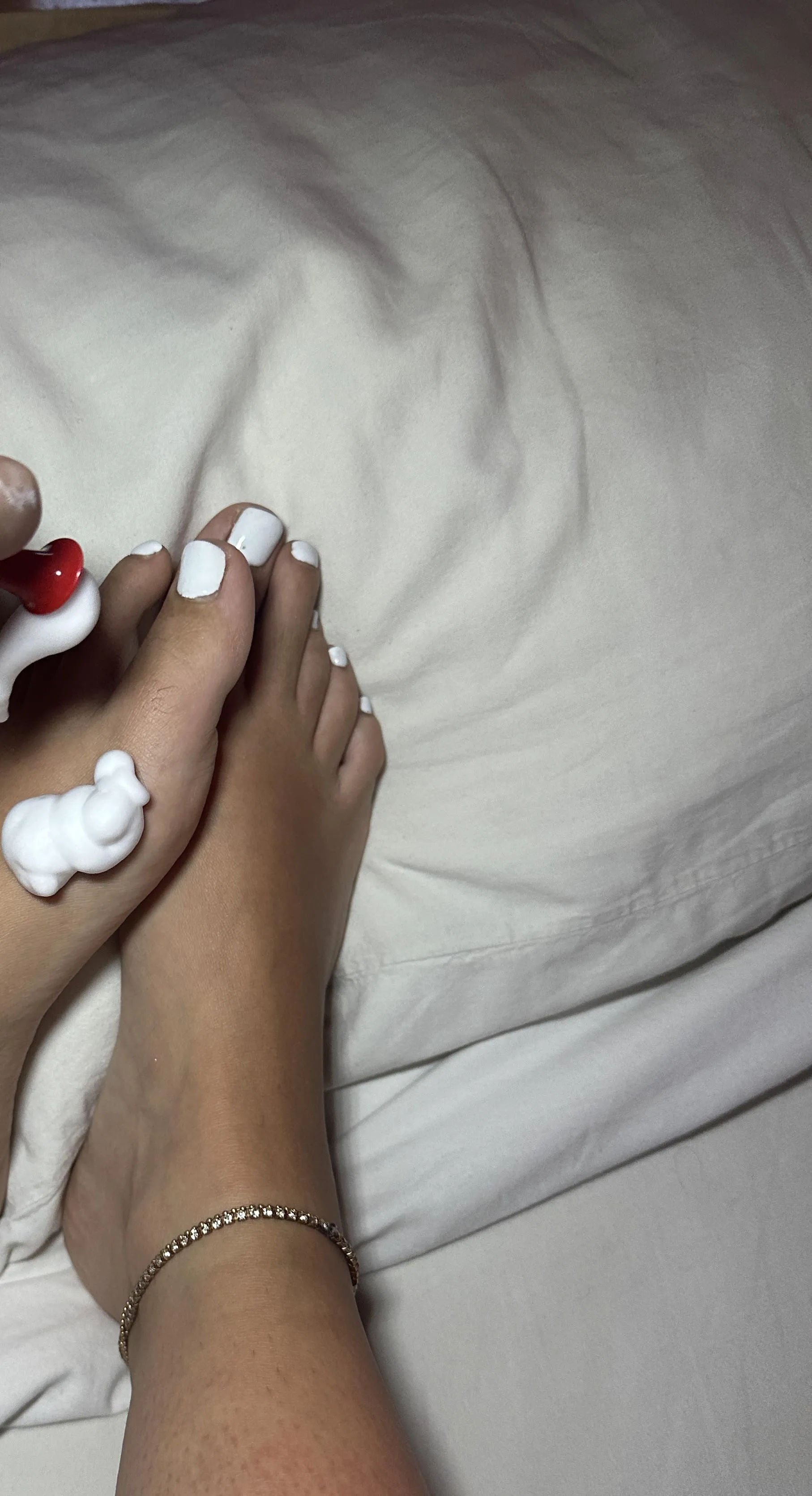 I need a slave who loves to smell feet