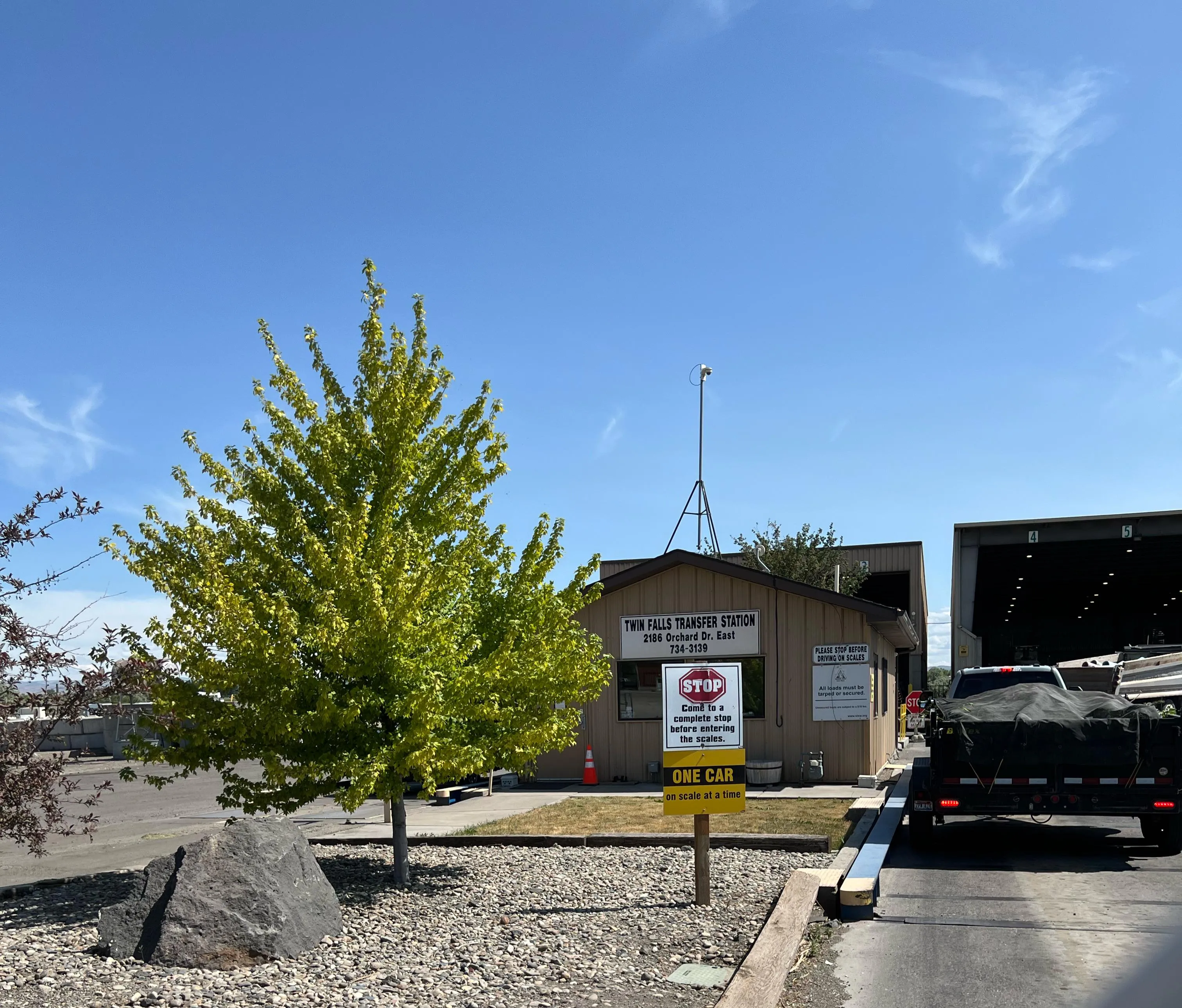 ISO- discreet female/couple/hotwife