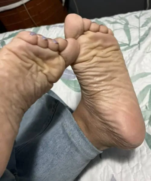 It's Soles Sunday and You're on Wrinkle counting duty. Enjoy these tiny feet