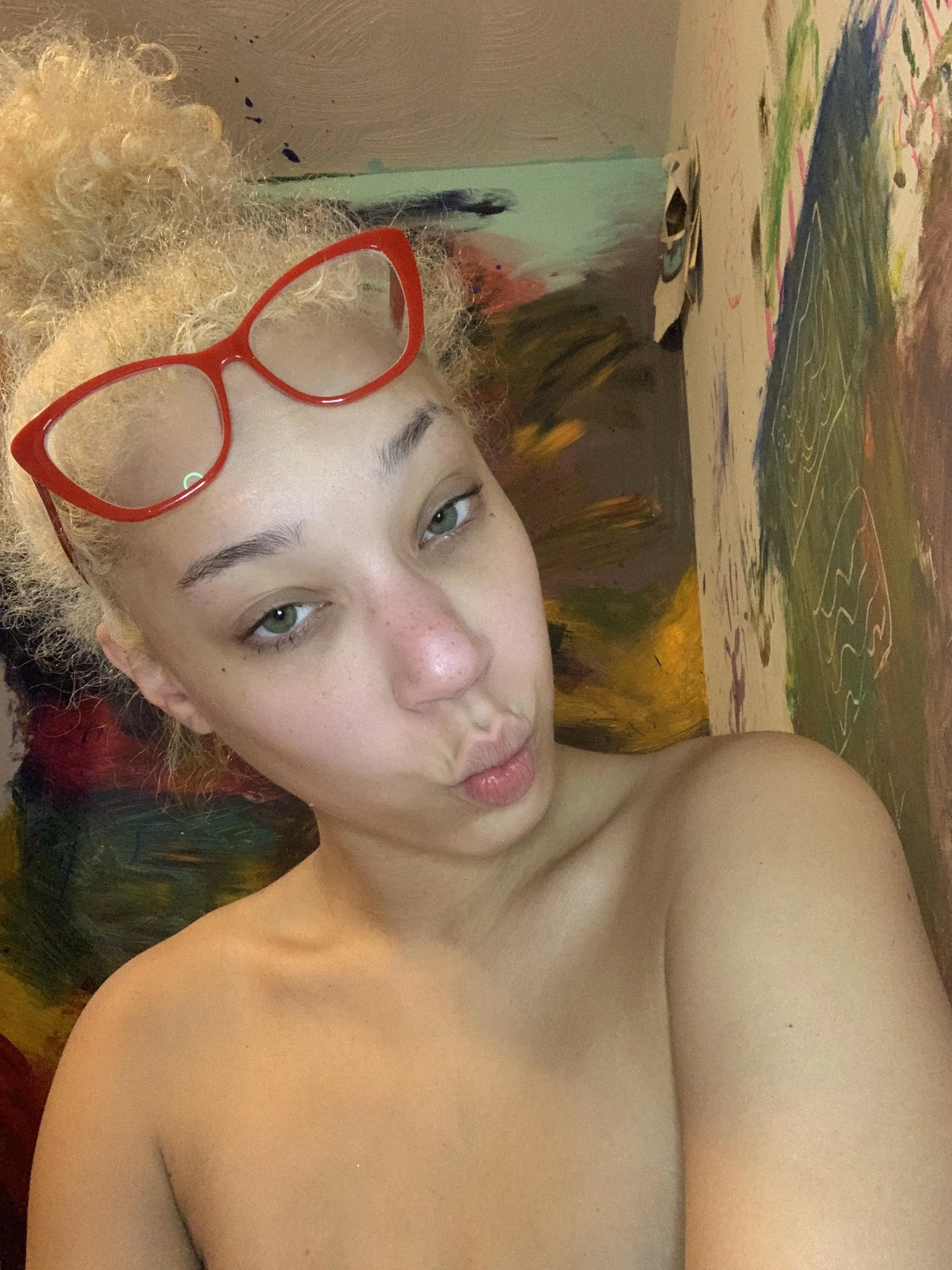 Kiss but I won't tell 😉😋