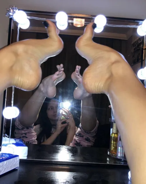 Look at my high arched feet right now