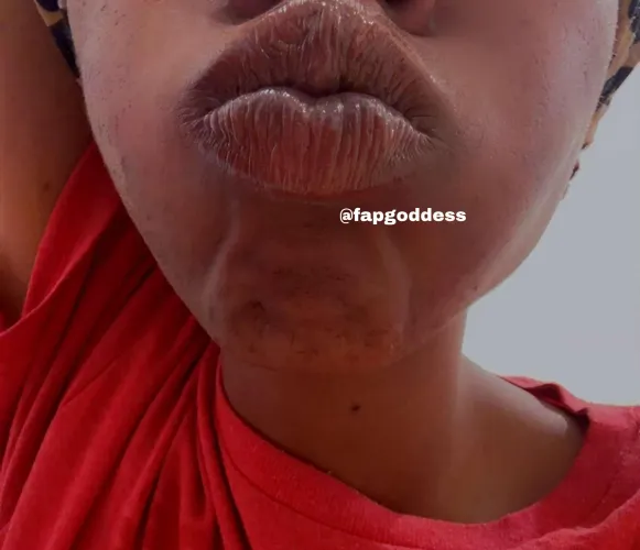 One of my subs said I should do a video call 😂. I said boy they not gonna ask for that. Or will y'all 😱👀