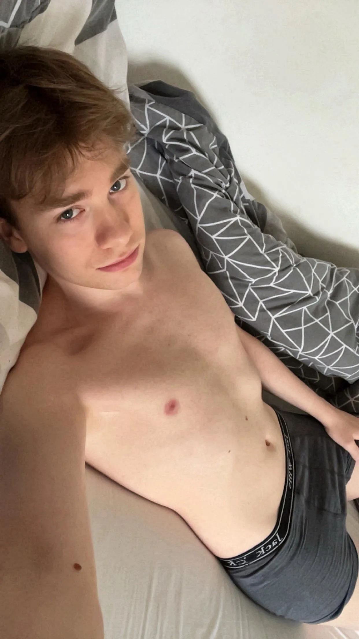 Wanna chill in bed? (18)