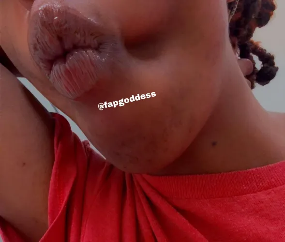 Working on some different poses ✍🏿✏️