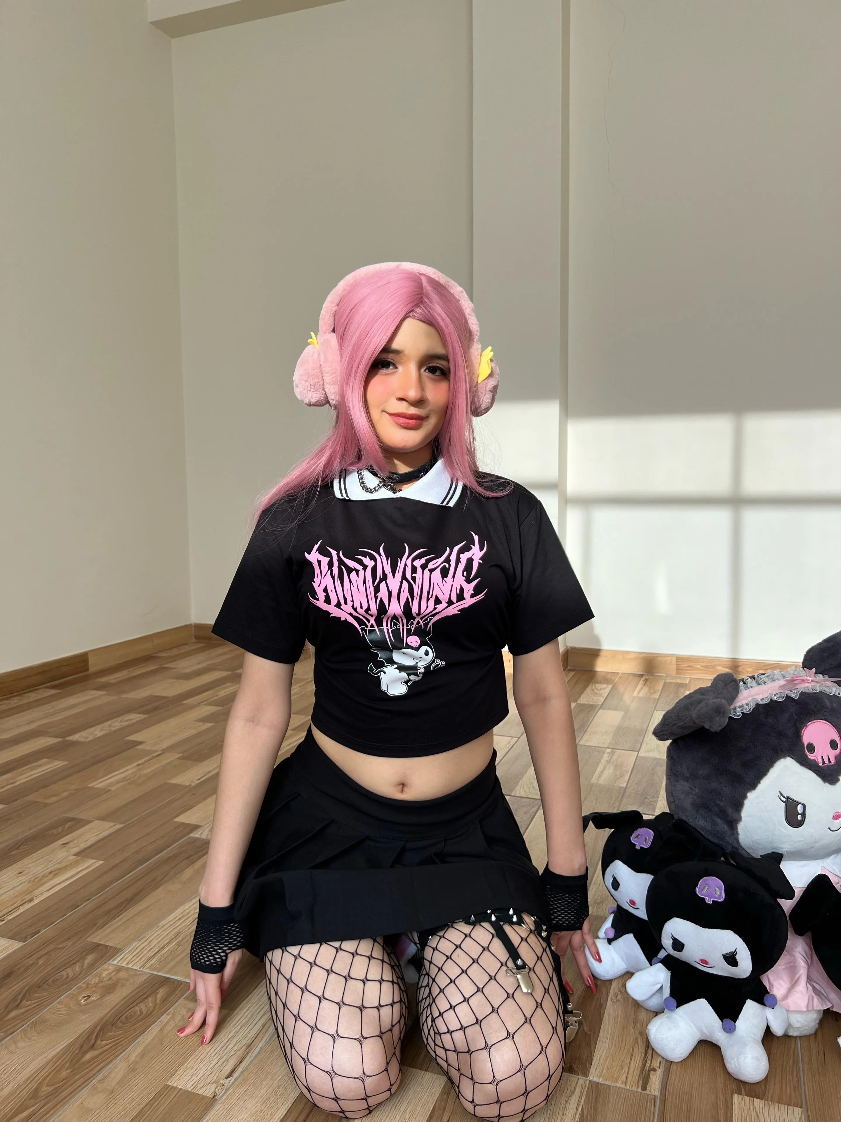 𝓙𝓾𝓼𝓽 𝓪 𝓼𝓱𝓲𝓻𝓽, 𝓪 𝓼𝓴𝓲𝓻𝓽… 𝓪𝓷𝓭 𝓪 𝓵𝓲𝓽𝓽𝓵𝓮 𝓶𝓲𝓼𝓬𝓱𝓲𝓮𝓯 💗👣