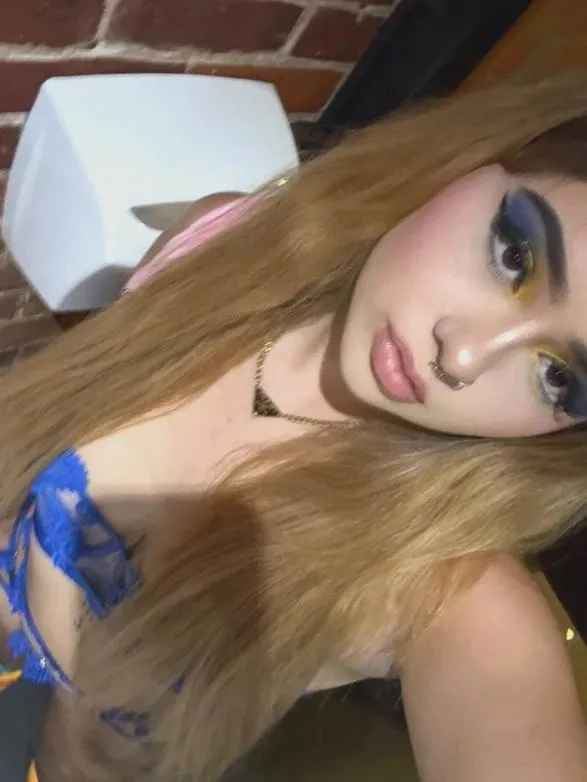 19F My inexperienced pussy is ready to please.