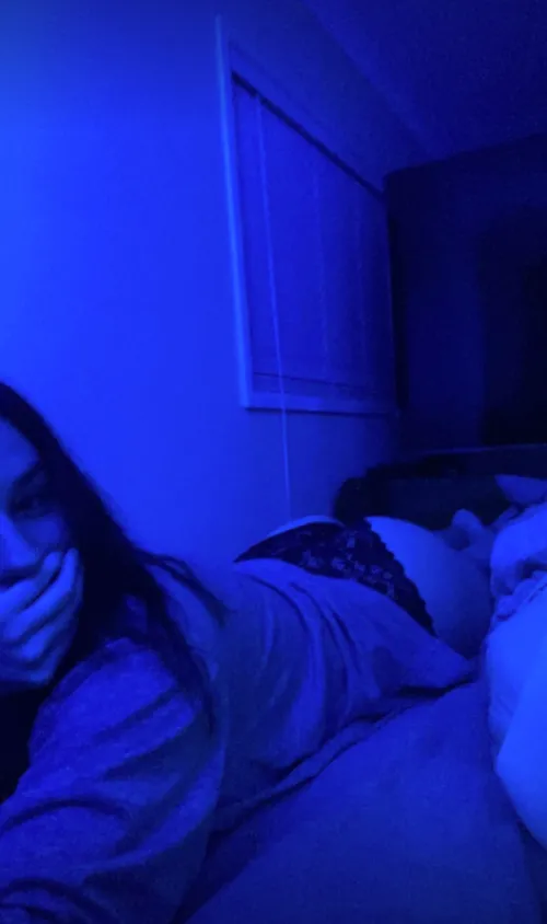 Feeling a little horny for a Monday... 20F