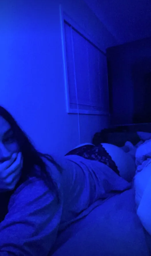 Feeling a little horny for a Monday... 20F