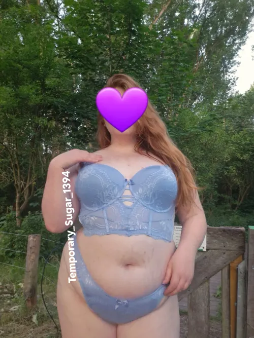 Ik heb met 1 van mijn fans een leuke boswandeling gemaakt😏