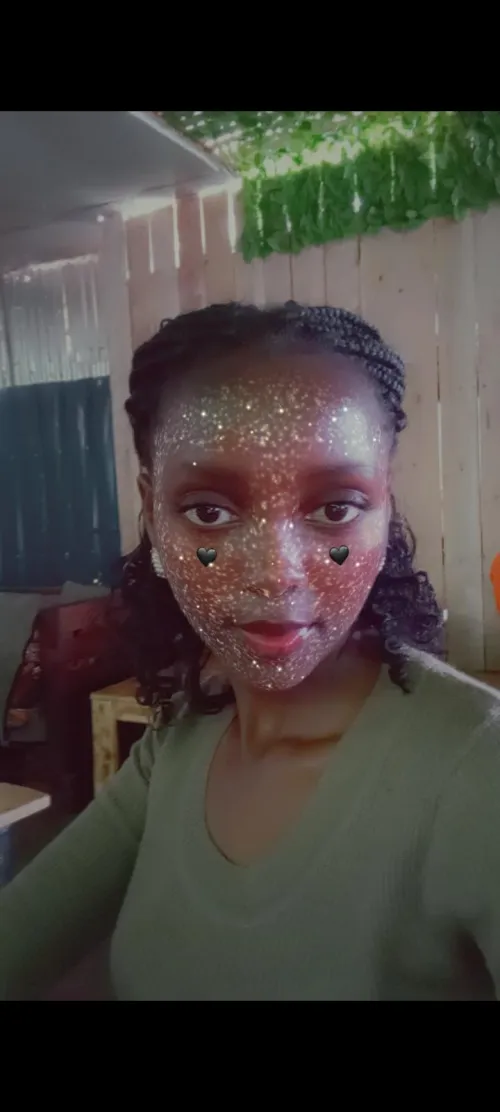 I’m the sun and the shade, baby ☀️🖤 Try not to melt while you obey ✨