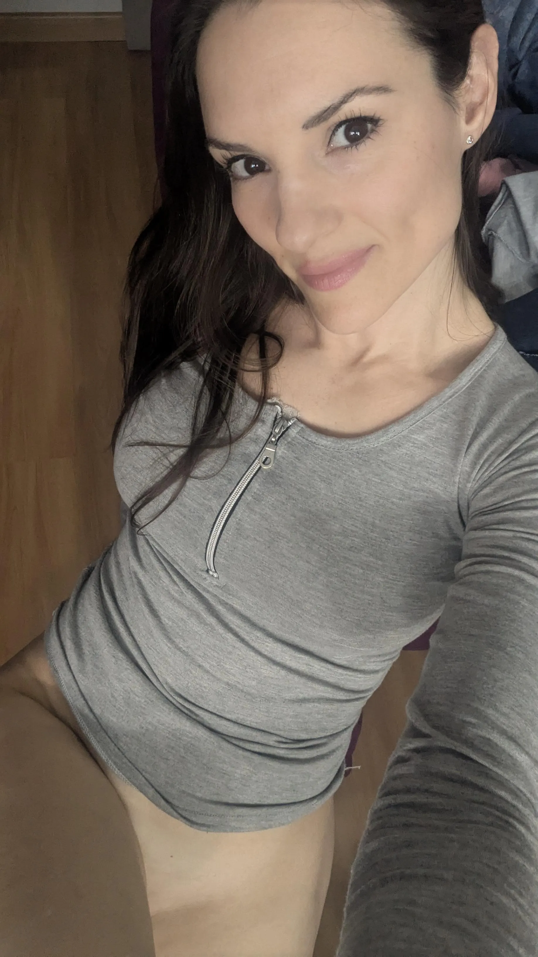 Look at my eyes, don't get distracted.