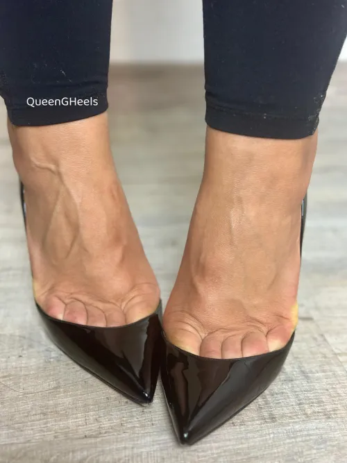 Louboutin 🤝 Toe cleavage