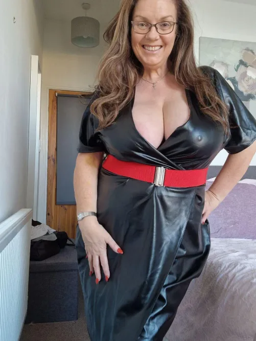 Naughty wanna see more come follow the link in my bio