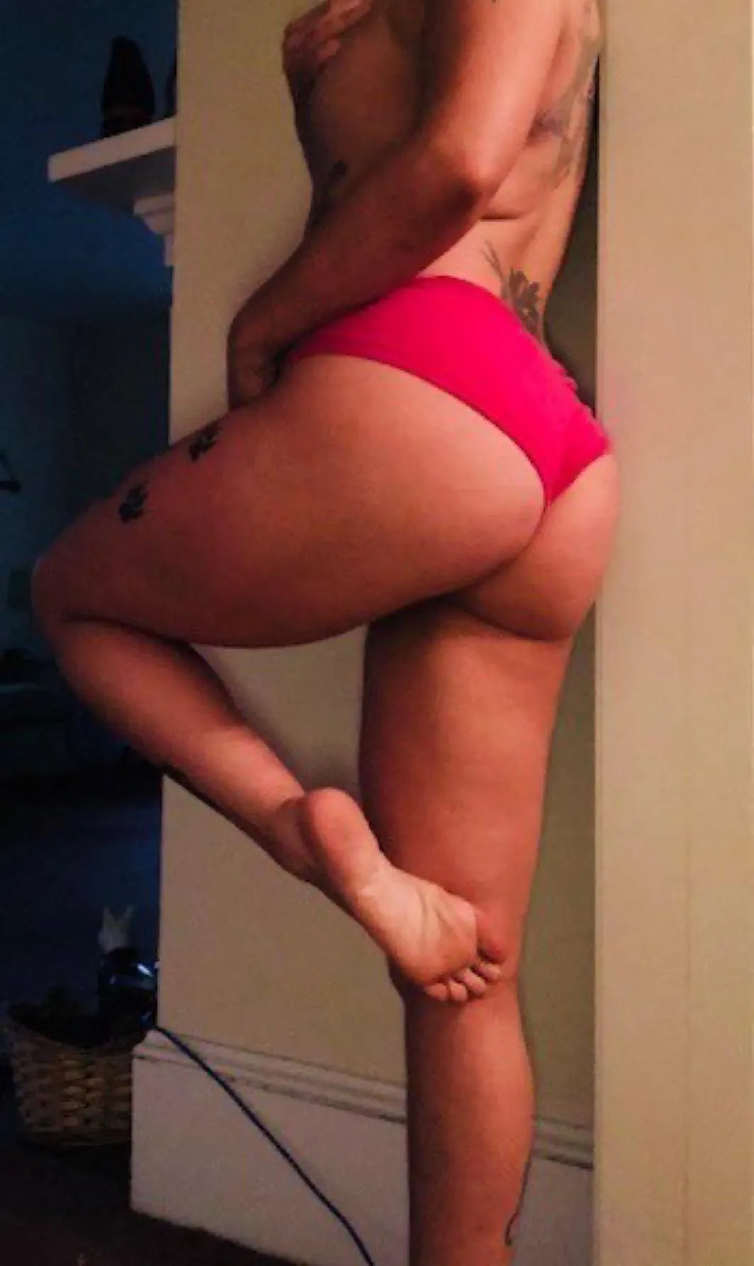 new here from Hollywood Florida lookin for friends