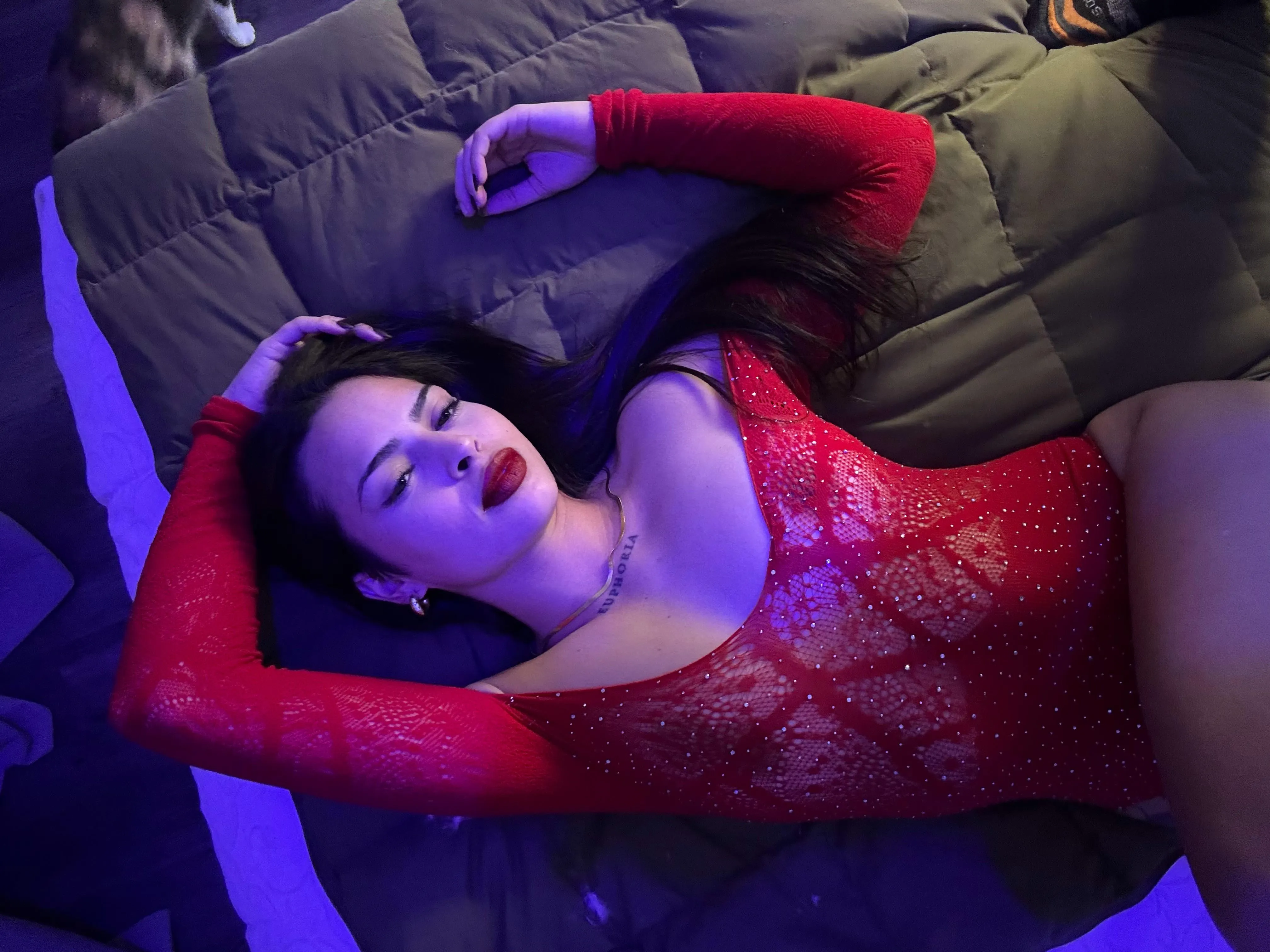 Regarde-moi et imagine-toi en train de m’arracher ce que je porte