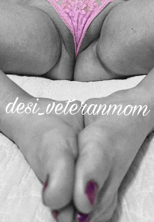Sweet mom pussy and delicious feet 51(f)