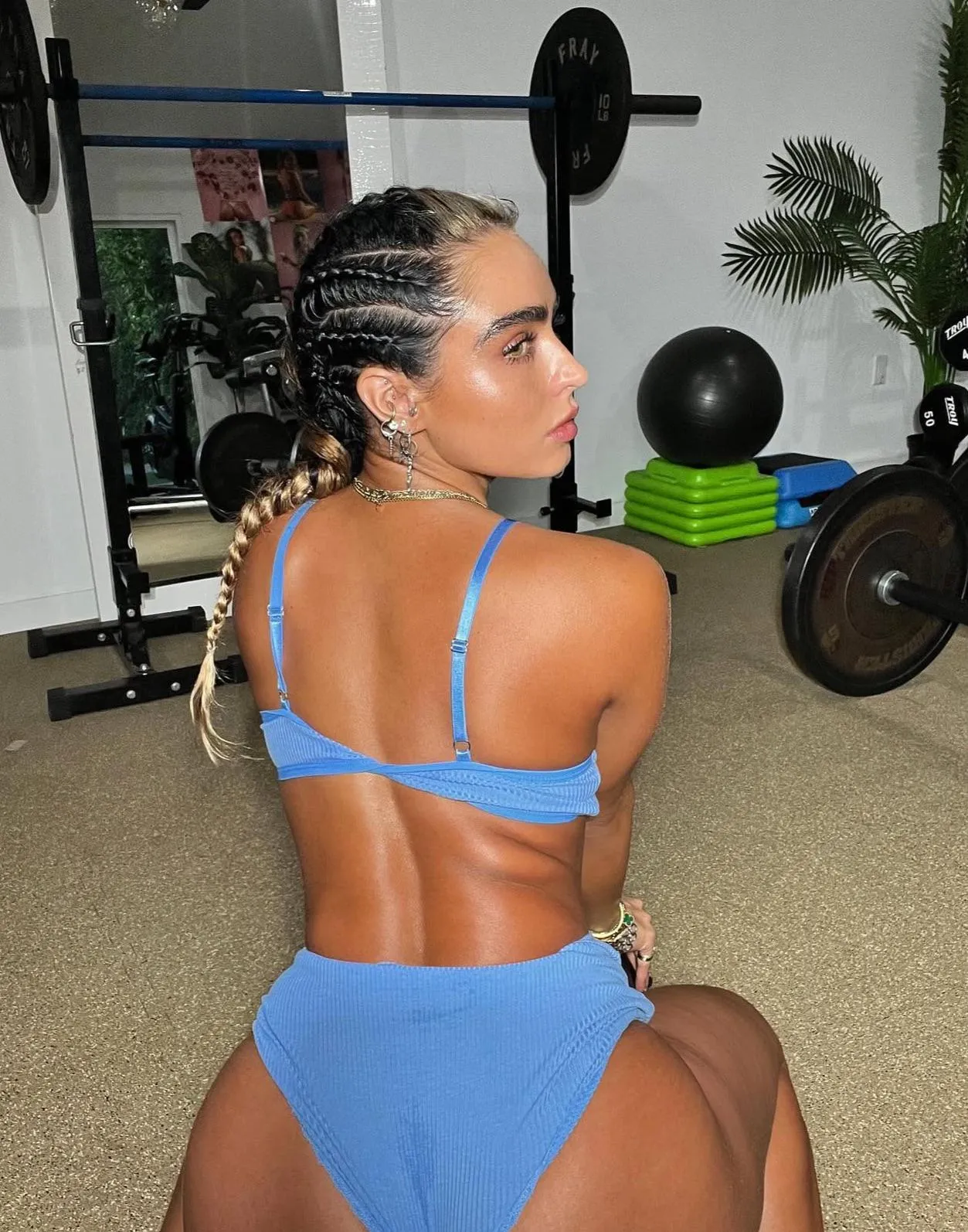 That ass just deserves bbc