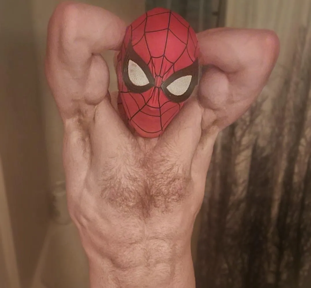 These biceps can get worshipped when they're around your neck...