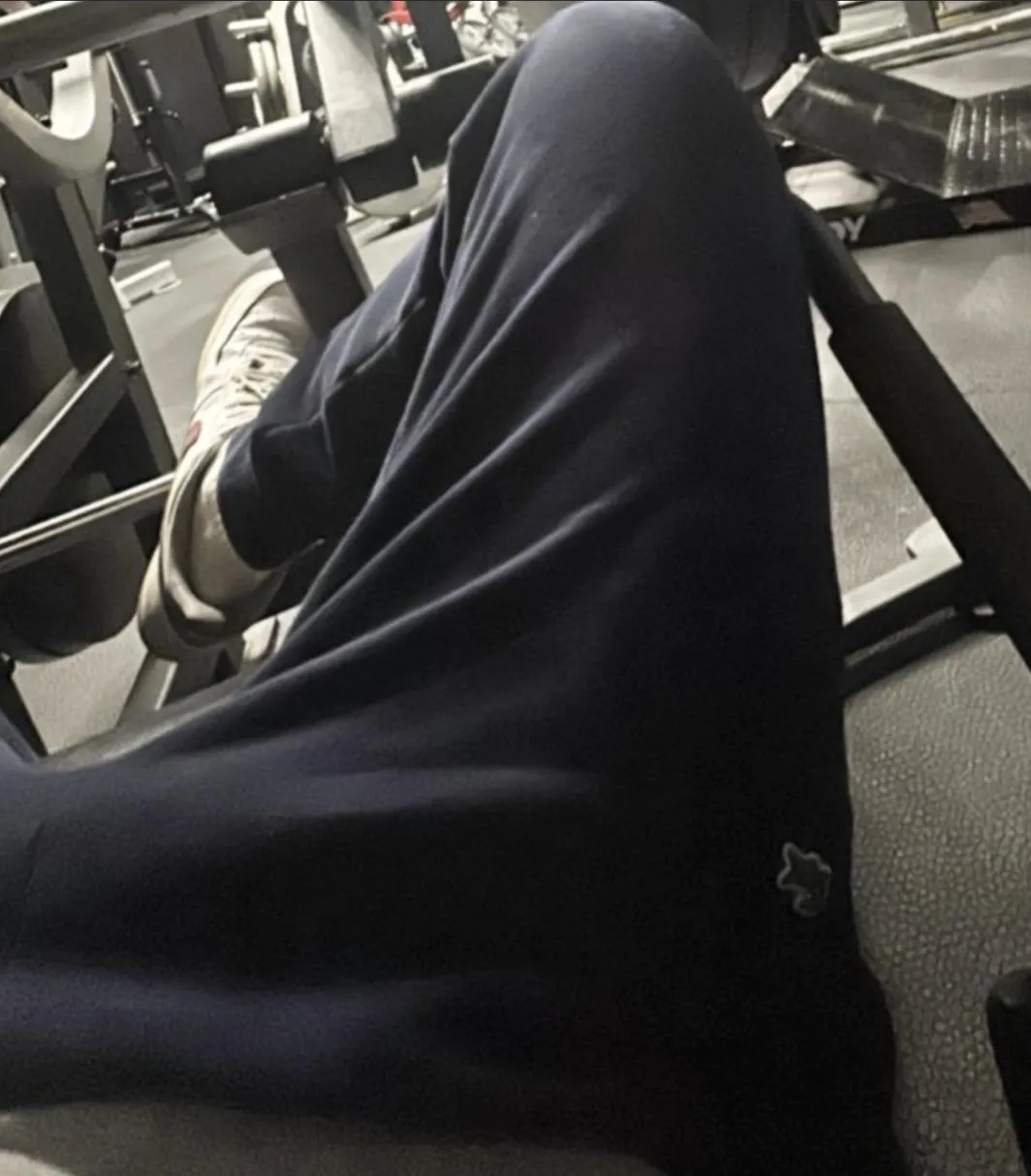 White straight/ curious dude