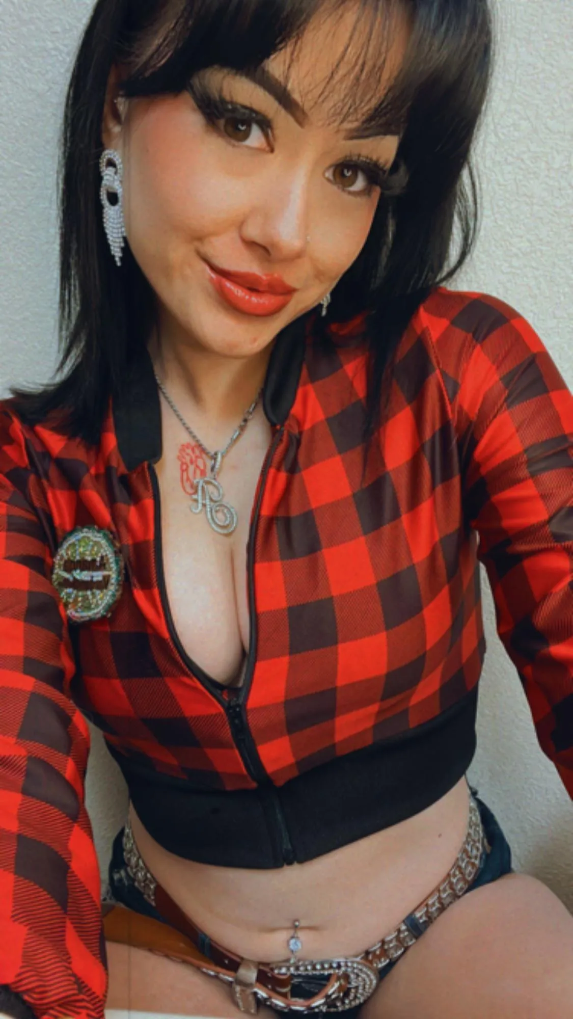 You’ll never look bad in plaid 🦬🖤❤️