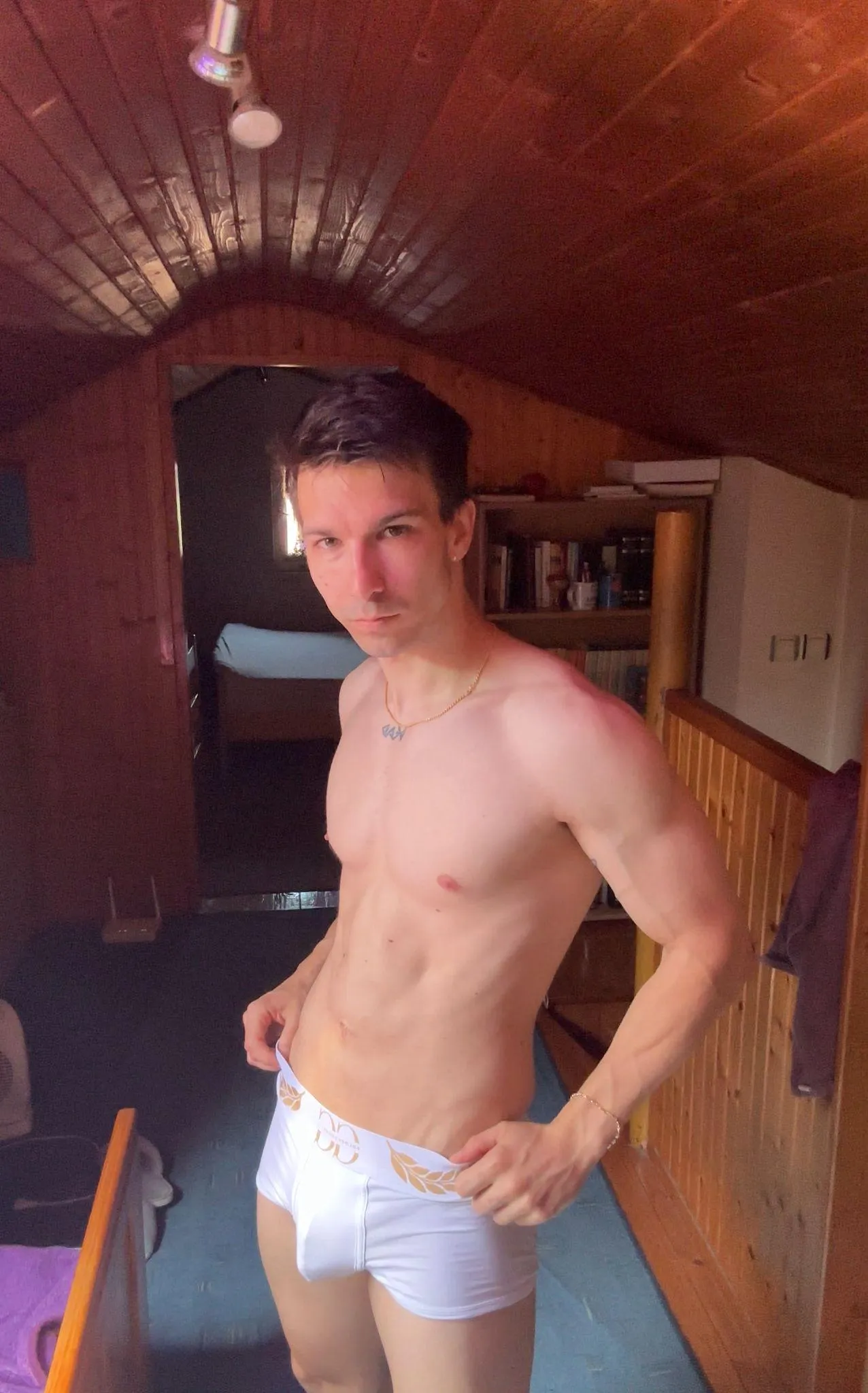 Check me out if ur into fit swimmers 😜