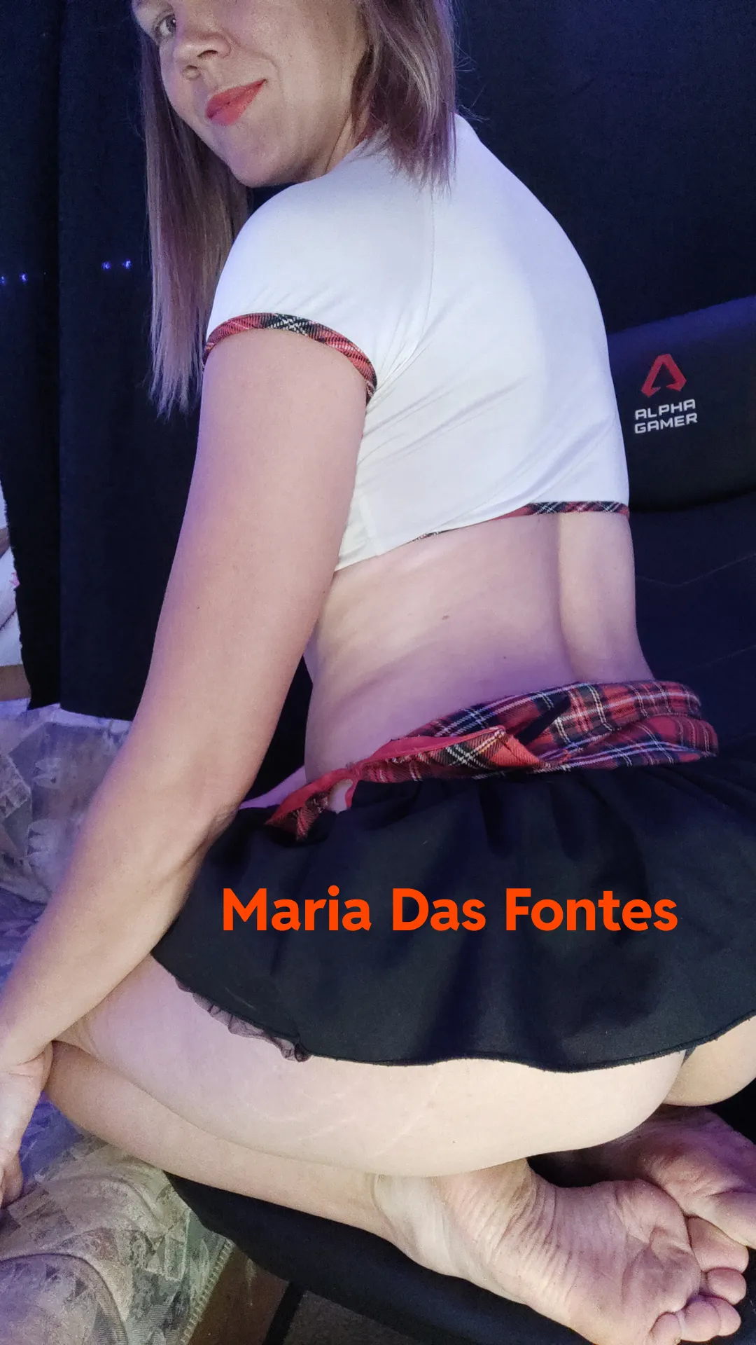 Cute meaty soles waiting for you. Dirty or clean, nylons or bare.. it's like BK - you can have it your way!