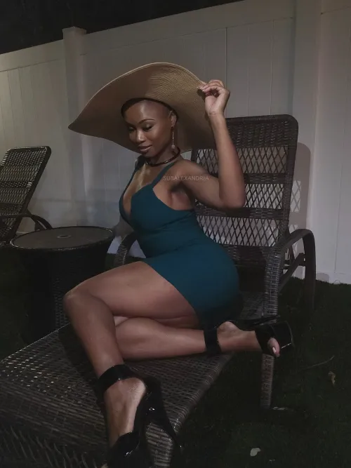 [F4F] Seeking Female Only Collabs | South Florida (Miami/Hollywood/Fort Lauderdale) Submissive x Sensual x Verified