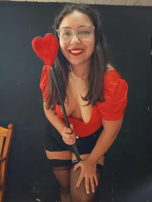 I arrive with my unparalleled beauty and you just surrender at my feet!