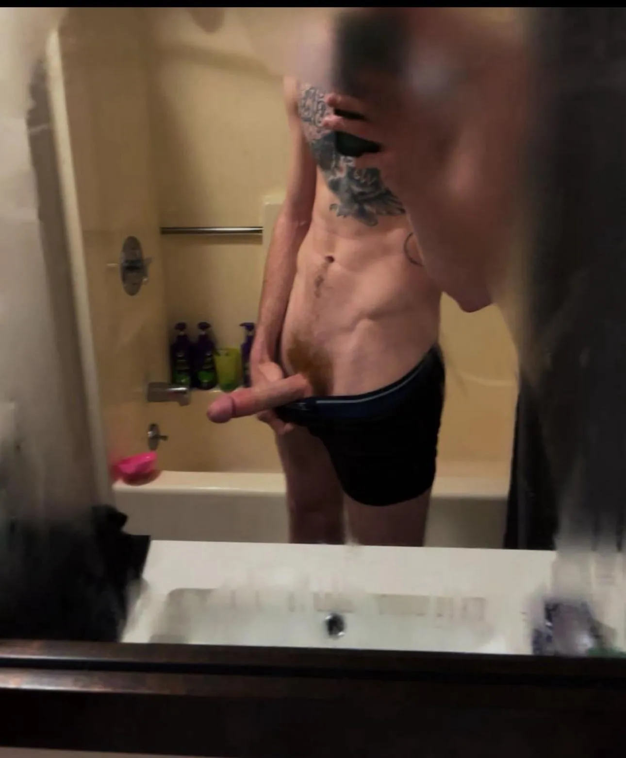 I want to see my 6’7 10” hubby fuck an Asian woman 😩😩