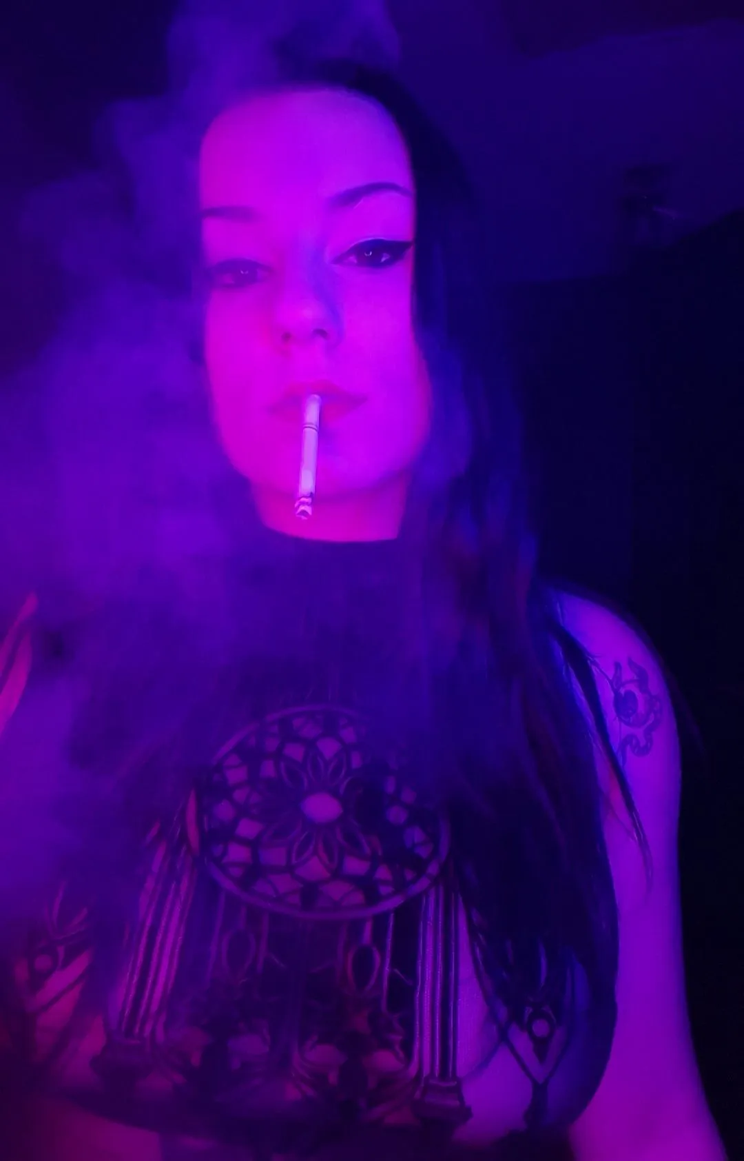 Is elegant smoking still sexy???