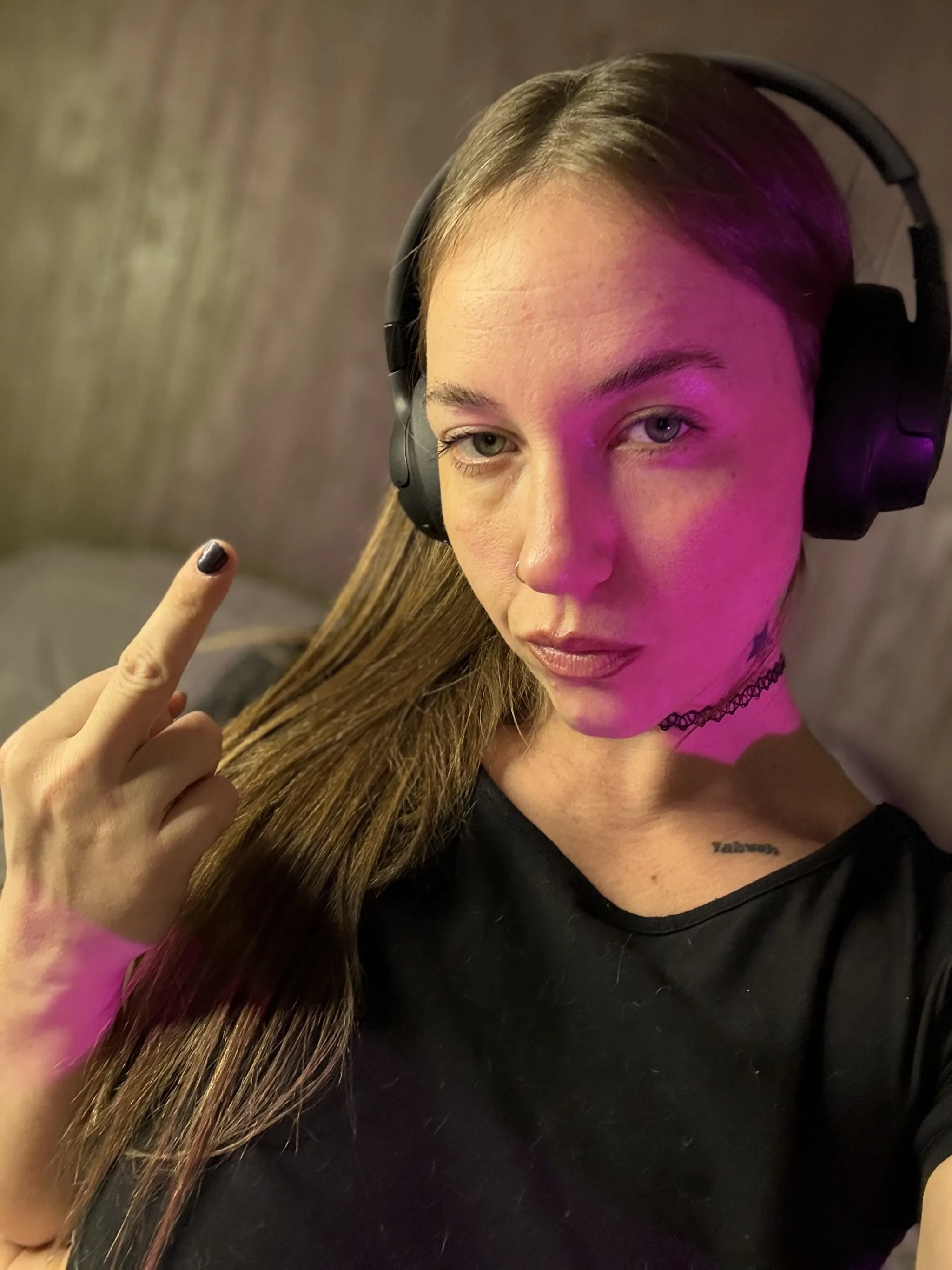 look me in the eye while i remind you you’re worthless 🖕🏻