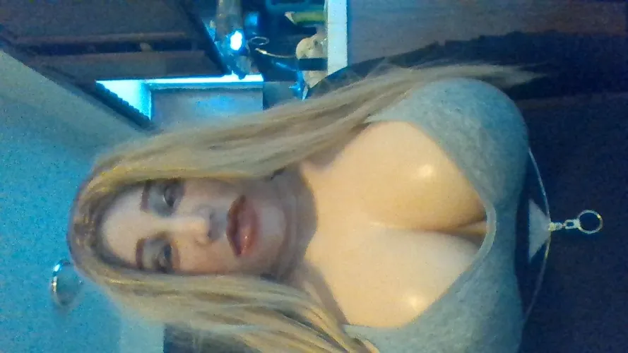 love my big lips blonde hair and huge boobs