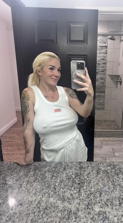 🇺🇸🫶🏼 my nips as free as the beautiful country I live in.