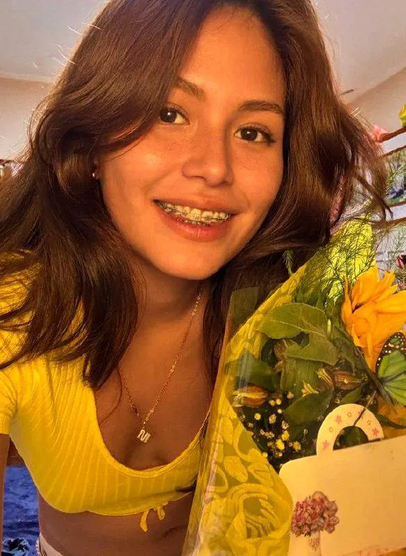 Now that I'm finally legal I can date any older man I want 🤭 18f